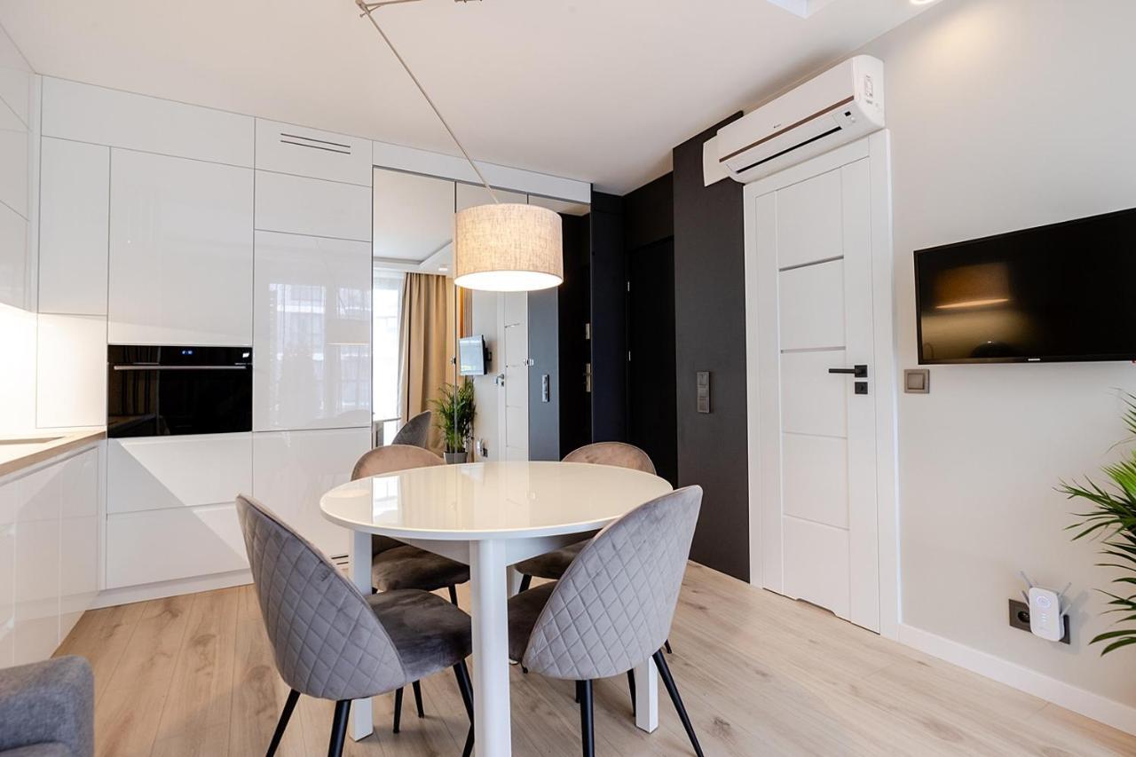 Apartment Wola, Wi-Fi, Smart Lock, Air Condition Varsó Kültér fotó